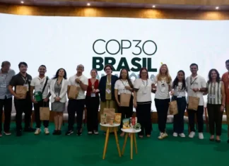 Voluntários da COP30 recebem kit de alimentos da agricultura familiar